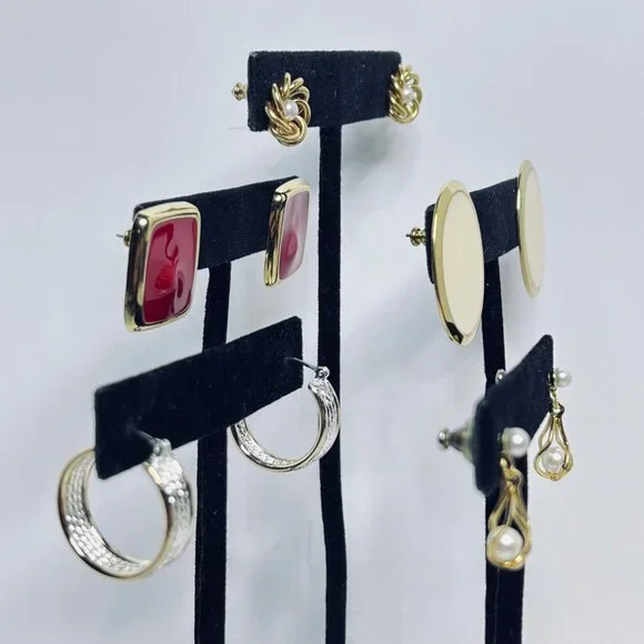 Vintage Lot of 5 Gold Tone Pierced Earrings (5624) - Picture 5 of 6